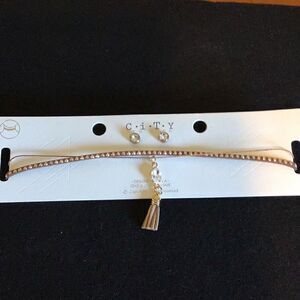 Necklace choker and Earrings New city New York￼